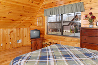 Pigeon Forge Two bedroom Vacation Cabin Rental convenient to area attractions like Dollywood